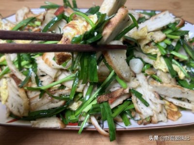 ​剩烧饼不知道咋吃的看过来，用韭菜鸡蛋简单一炒，既是菜又是饭