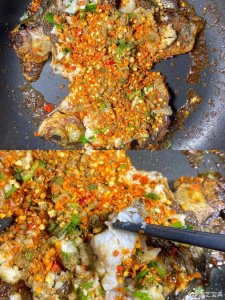 ​超好吃的铁板鲫鱼，外酥里嫩，我一次可以炫两条