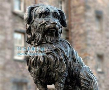 ​世界上闻名的忠犬：由于一顿饭守墓14年