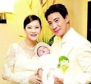 曾是最美琼瑶女郎，丈夫出轨被骗800万积蓄，为了孩子不离婚