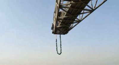 ​上海欢乐谷蹦极多少米(上海欢乐谷蹦极多少钱)