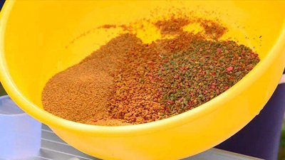 ​钓鲫鱼饵料搭配最佳方法（三种饵料组合钓鲫鱼，钓友都说管用，一下午能狂钓几