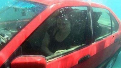 ​汽车落水如何自救 其实很简单(汽车落水如何自救 其实很简单的视频)