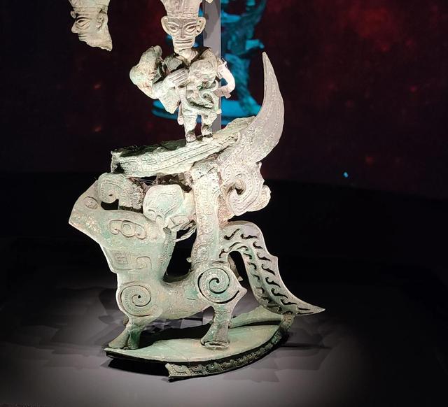 三星堆考古最新发现金面具（三星堆惊现二条尾巴的上古神兽）(9)