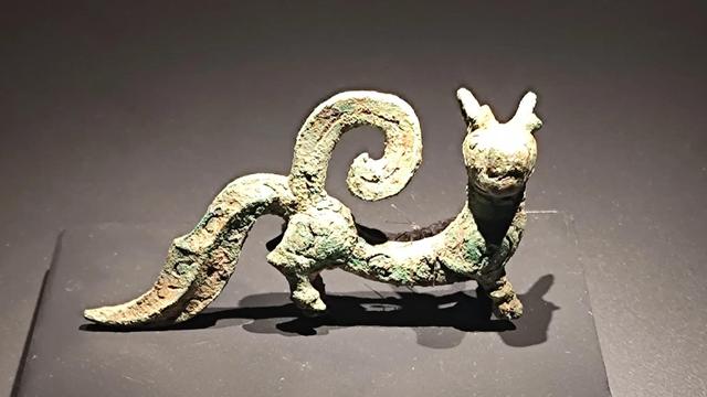 三星堆考古最新发现金面具（三星堆惊现二条尾巴的上古神兽）(8)