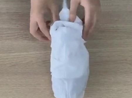 白鞋子有黄斑怎么去除,白色运动鞋上的黄色污点怎么去掉啊图13