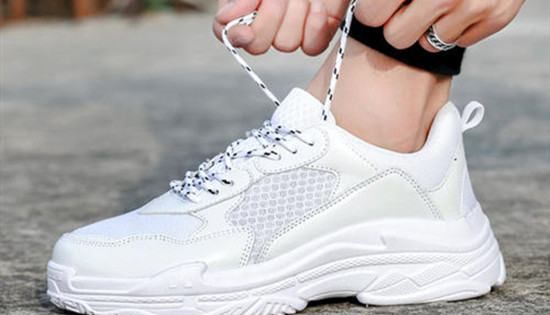 白鞋子有黄斑怎么去除,白色运动鞋上的黄色污点怎么去掉啊图3