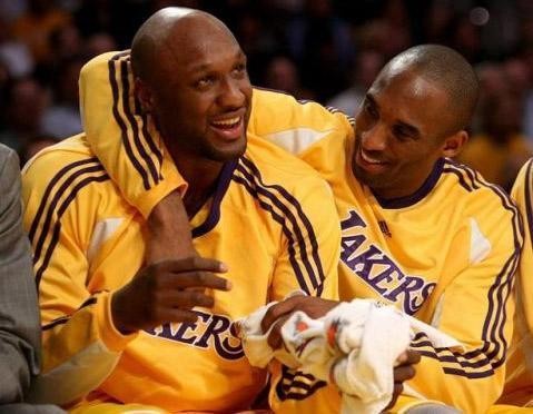 奥多姆新女友曝光，身材比卡戴珊更可怕，网友：还想再被抢救一次