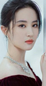 ​女孩子最喜欢什么花(喜欢的女孩是直女)