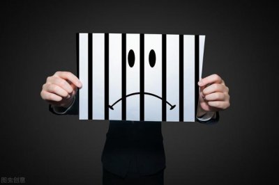 ​怎样能在看守所的日子过得快些（在看守所的一天都要经历些什么）