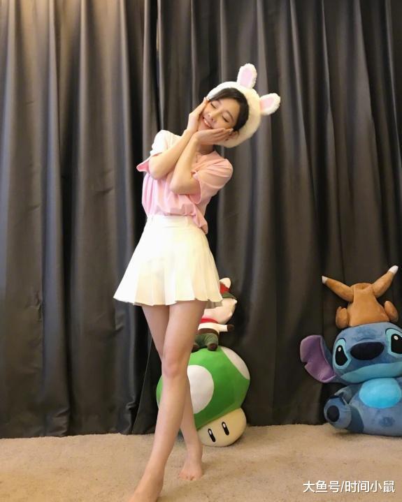 网传冯提莫只有150cm,但身材是三七比例,不愧是矮个子女神