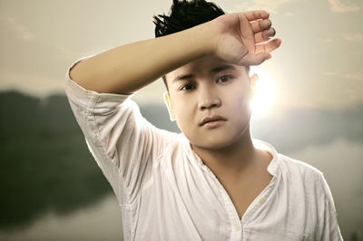 百慕三石，著名青年音乐人，音乐策划人，国内青年音乐人中难得的多面手，乐器演奏，词曲创作，音乐制作