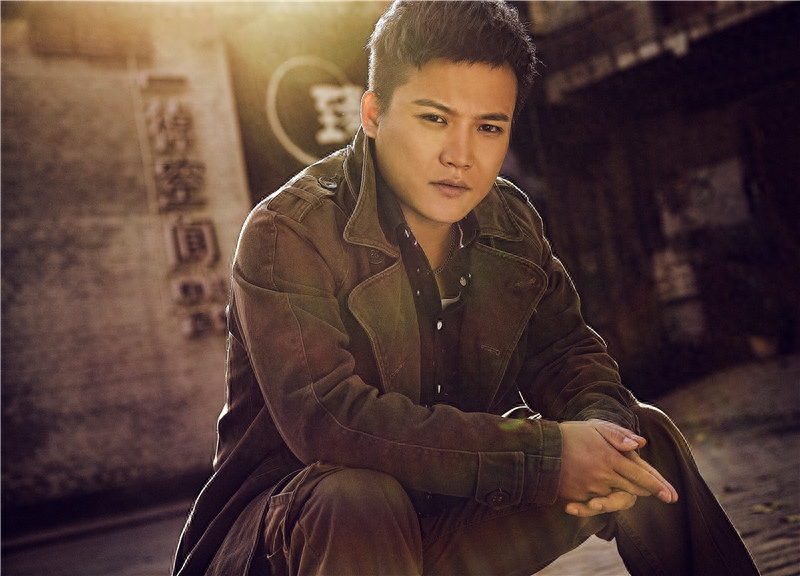 百慕三石，著名青年音乐人，音乐策划人，国内青年音乐人中难得的多面手，乐器演奏，词曲创作，音乐制作