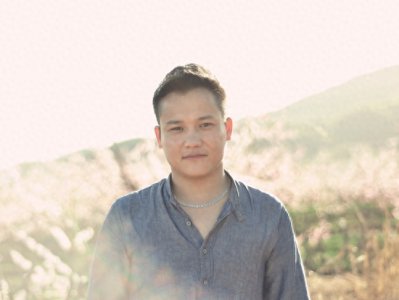 ​百慕三石，著名青年音乐人，音乐策划人，国内青年音乐人中难得的多面手，乐器