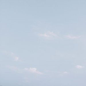 ​飞机飞过天空天空之城