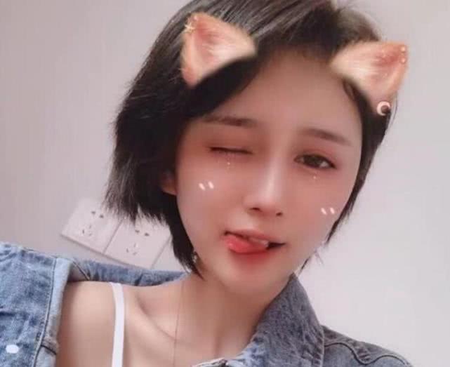 一位女主播模仿古阿扎,自己疯狂发视频,结果根本没人想看