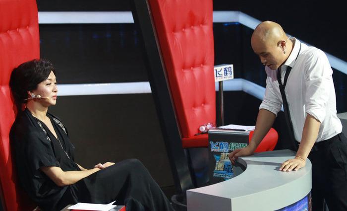 两人同主持《非诚勿扰》走红,今一人地位稳定成大咖,他却被封杀