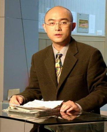 两人同主持《非诚勿扰》走红,今一人地位稳定成大咖,他却被封杀