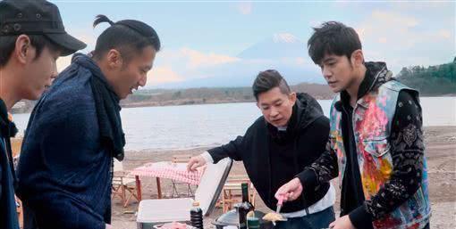 谢霆锋罕见谈喜欢王菲原因:她是一个很单纯的人,我很喜欢