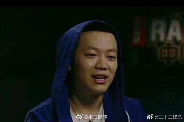 红花会pgone的队友丁飞发微博疑似透露了李小璐和pgone同居在一起