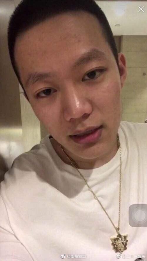 红花会pgone的队友丁飞发微博疑似透露了李小璐和pgone同居在一起