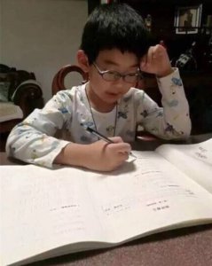 ​6岁男孩写的诗《我不感谢妈妈》，最后的急刹车真是万万想不到