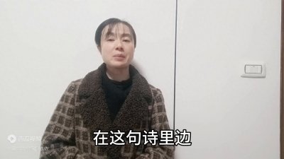 ​“半江瑟瑟半江红”里的“瑟瑟”是什么意思