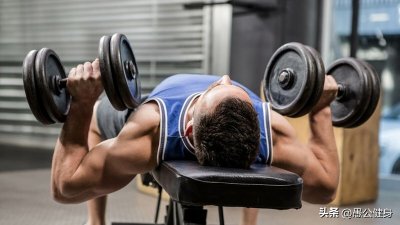 ​健身卧推多少公斤才算是入门？