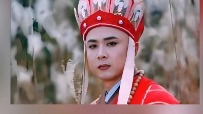 ​徐少华在年轻时确实是一位极具魅力的演