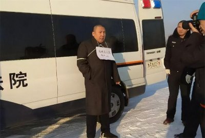 ​2017年，李士源执行死刑前，与女儿的合影，女儿：“拜拜，爸爸”