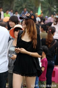 ​海南琼海军坡节的一个神婆魂灵附体，似乎有超能力，应尊重民俗