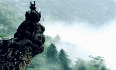 ​武当山上的“夺命”龙头香，百年来殉命者不计其数，现在稍有改动