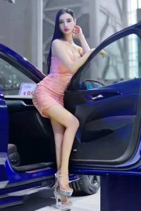 ​吴春怡：中国第一美腿车模的璀璨传奇