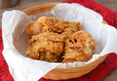 ​炸鸡腿起鳞片很简单，记住这7按2泡1抖，鸡腿各个香酥鲜嫩，试试