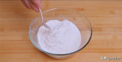 ​面鱼这样做真好吃，爽滑劲道，1次做3大碗不够吃，比刀削面还好吃