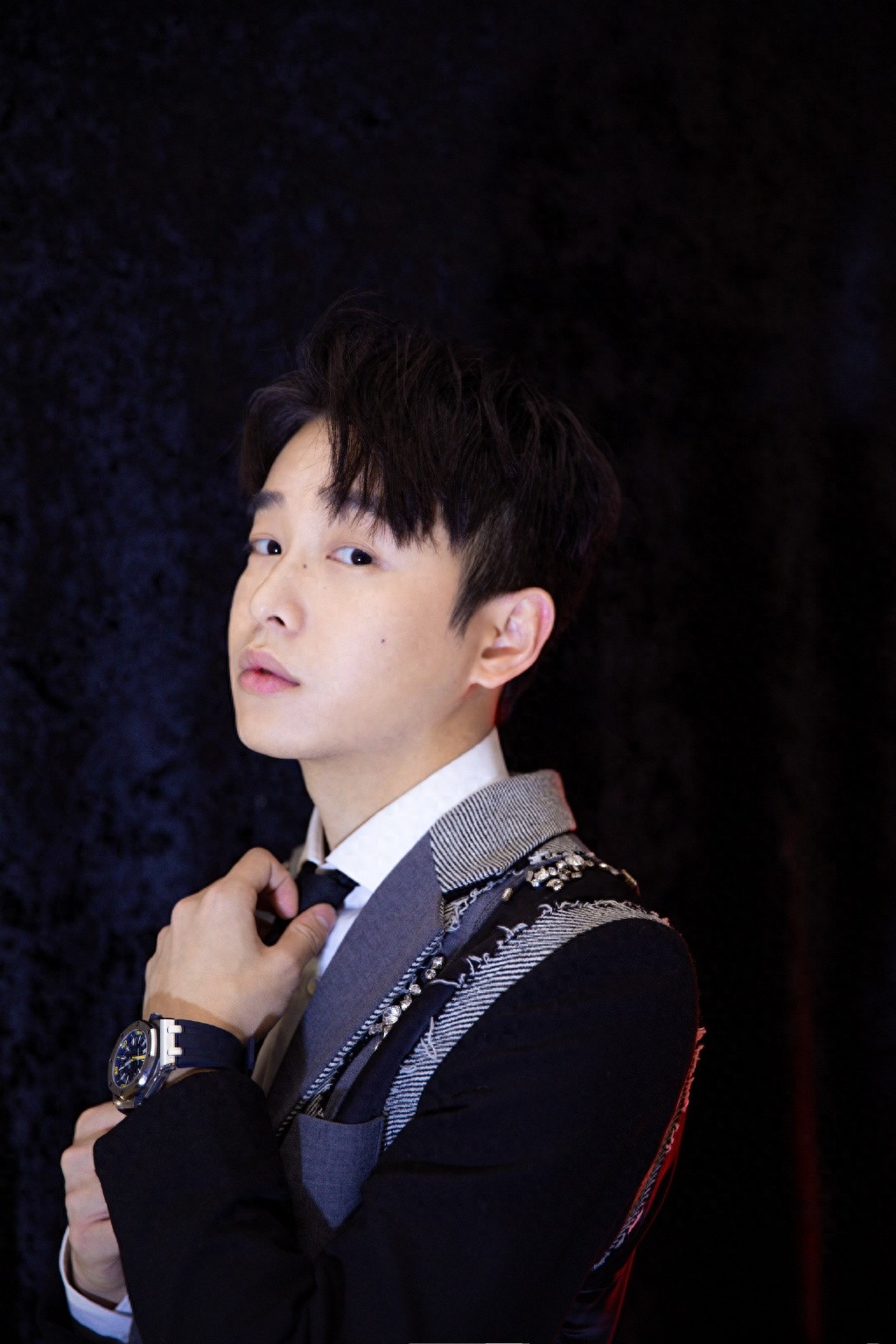 彭昱畅沉稳帅气图片