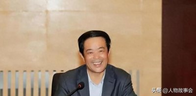 ​小木匠到石化大亨，靠6间平房，8台机器，创造6126亿神话。