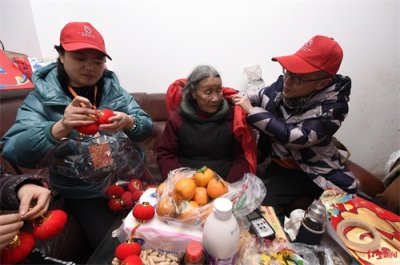 ​当年刷爆朋友圈的“口袋婆婆”新年愿望：日子还是要过