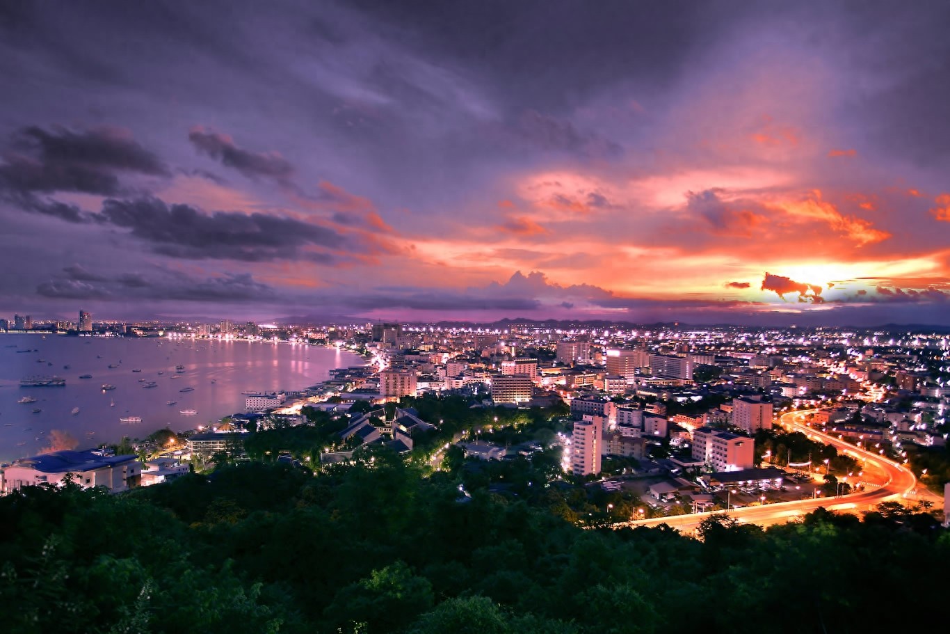 享有“东方夏威夷”之誉，芭提雅已成为“海滩度假天堂”的代名词