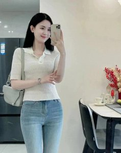 ​梨形身材的穿搭秘诀！简单条纹与牛仔的完美结合