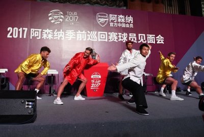 ​阿森纳携手拜仁夜战上海滩 热身赛前豪门球员疯狂“卖脸”