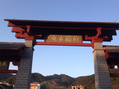 ​梅关古道：中国保存最完好的古驿道之一，被誉为南粤第一雄关