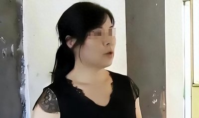 ​湖南一女子因长得太漂亮，直到55岁没上一天班，三婚三离啃母度日