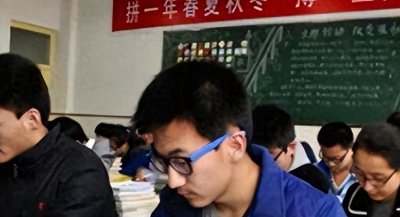 ​高考成绩749分，仅差一分满分，却因长相被嘲，王端鹏如今如何了