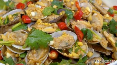 ​清洗花蛤时，用盐和油就错了，60岁老渔民教我一招，花蛤自动吐沙