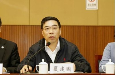 ​案例：上海“双面校长”夏建国：白天教书育人，晚上夜夜笙歌