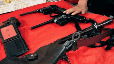 ​建国后山东一老人持有双枪，工作人员前去没收，他：这是粟裕送的