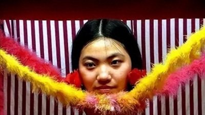 ​90年代，没有四肢、生长在花瓶里的“花瓶姑娘”，是如何骗人的？