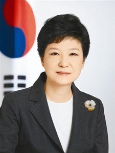 ​韩国前总统朴槿惠：从天之骄女到锒铛入狱，如今73岁独居豪宅