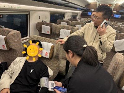 ​G1114次高铁上，武汉医护挺身而出救人